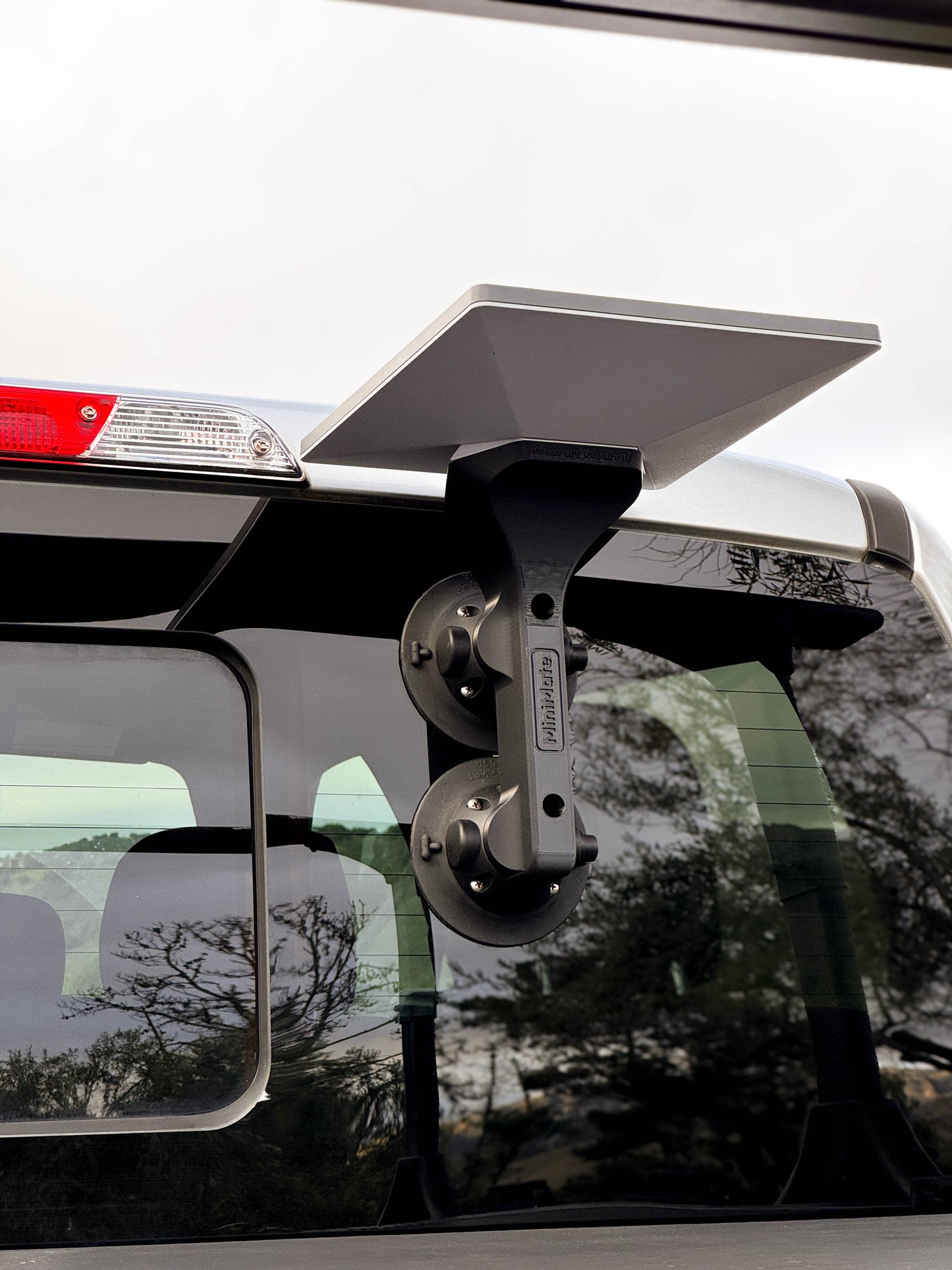 MiniMate Mount – Secure Portable Suction Mount for Starlink Mini