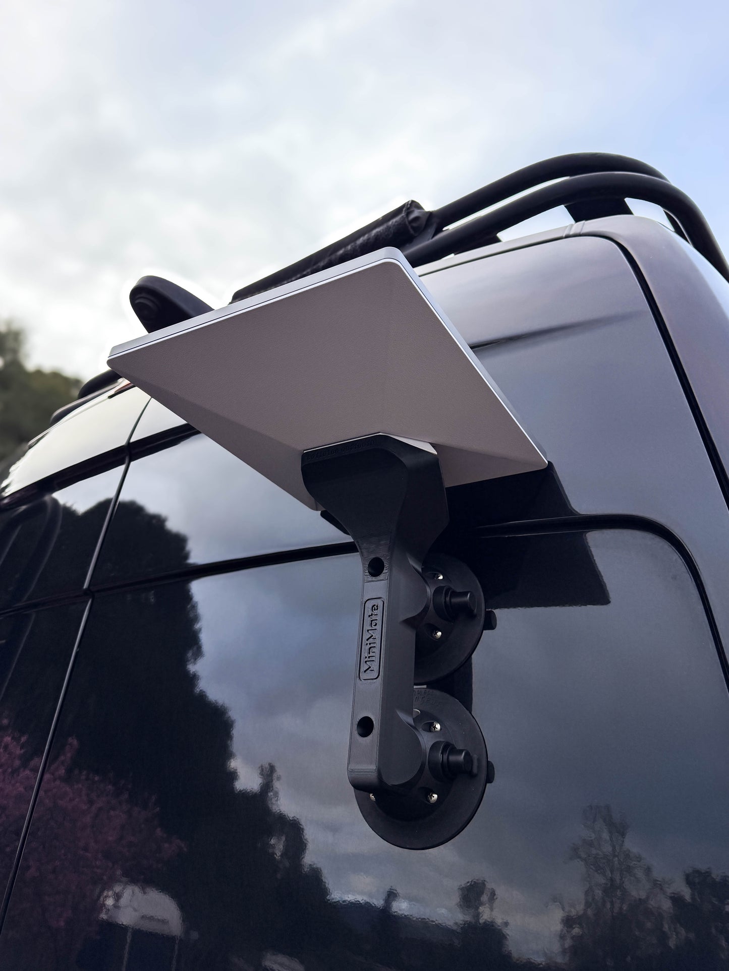 MiniMate Mount – Secure Portable Suction Mount for Starlink Mini