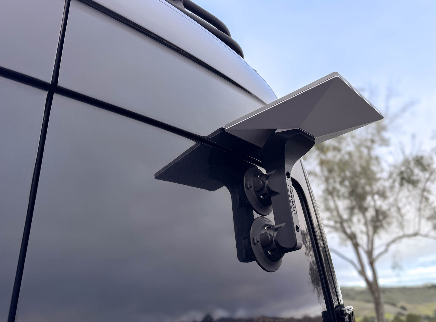 MiniMate Mount – Secure Portable Suction Mount for Starlink Mini