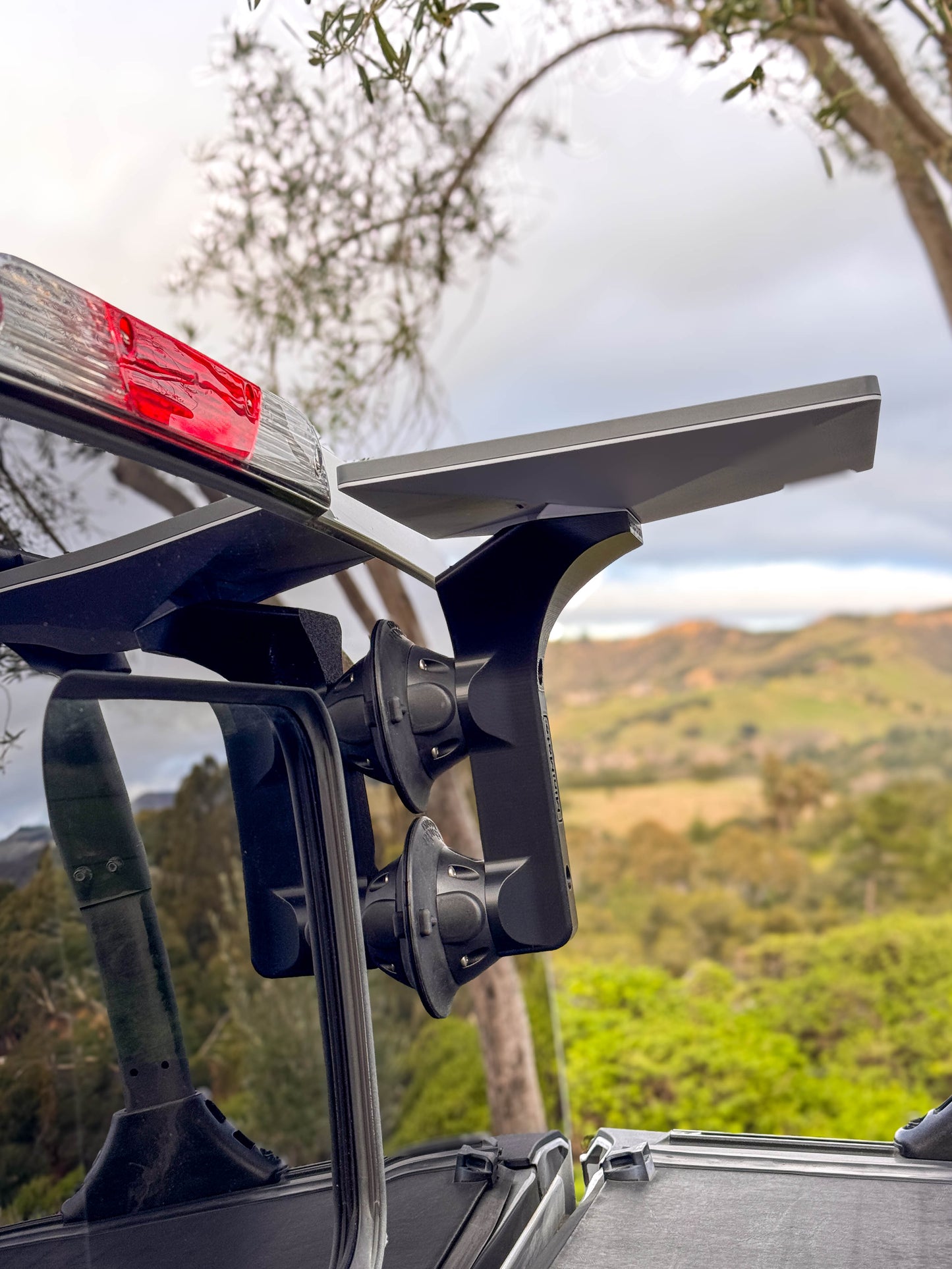 MiniMate Mount – Secure Portable Suction Mount for Starlink Mini