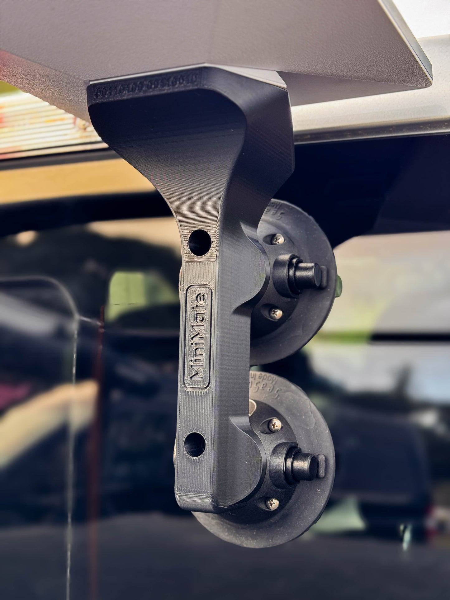 MiniMate Mount – Secure Portable Suction Mount for Starlink Mini